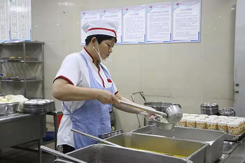 食堂里每天都在發生些什么，你一定不知道