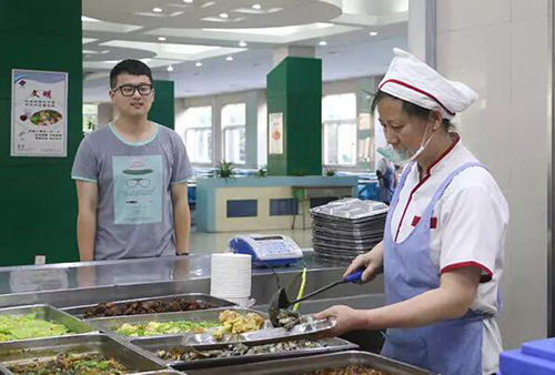 食堂里每天都在發生些什么，你一定不知道