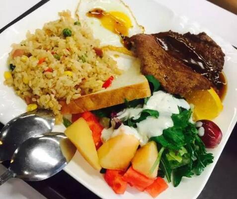 阿里巴巴員工飯堂，網友：有一種飯堂叫別公司的飯堂