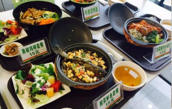 阿里巴巴員工飯堂，網友：有一種飯堂叫別公司的飯堂