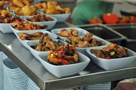 盤餐還是自助餐？這樣的食堂你喜歡嗎？