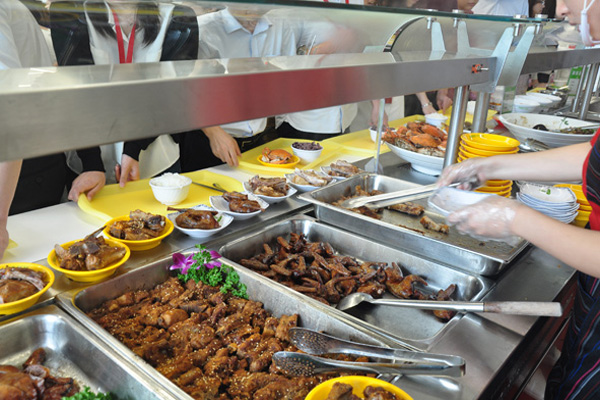 食堂承包助企業降低成本，減輕后勤食堂管理